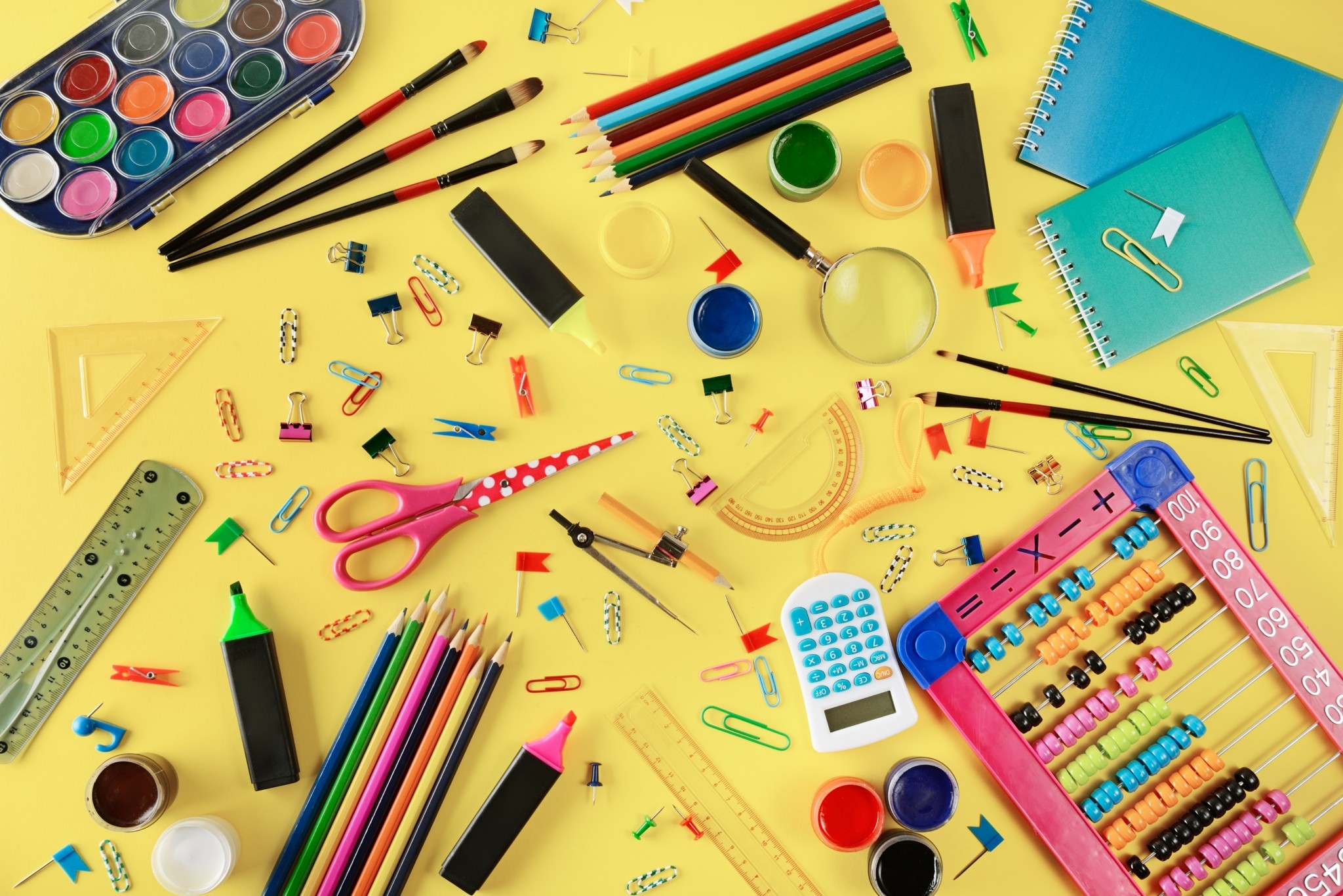 Δήμος Αθηναίων: Σχολικά είδη σε 1.500 μαθητές ευάλωτων οικογενειών