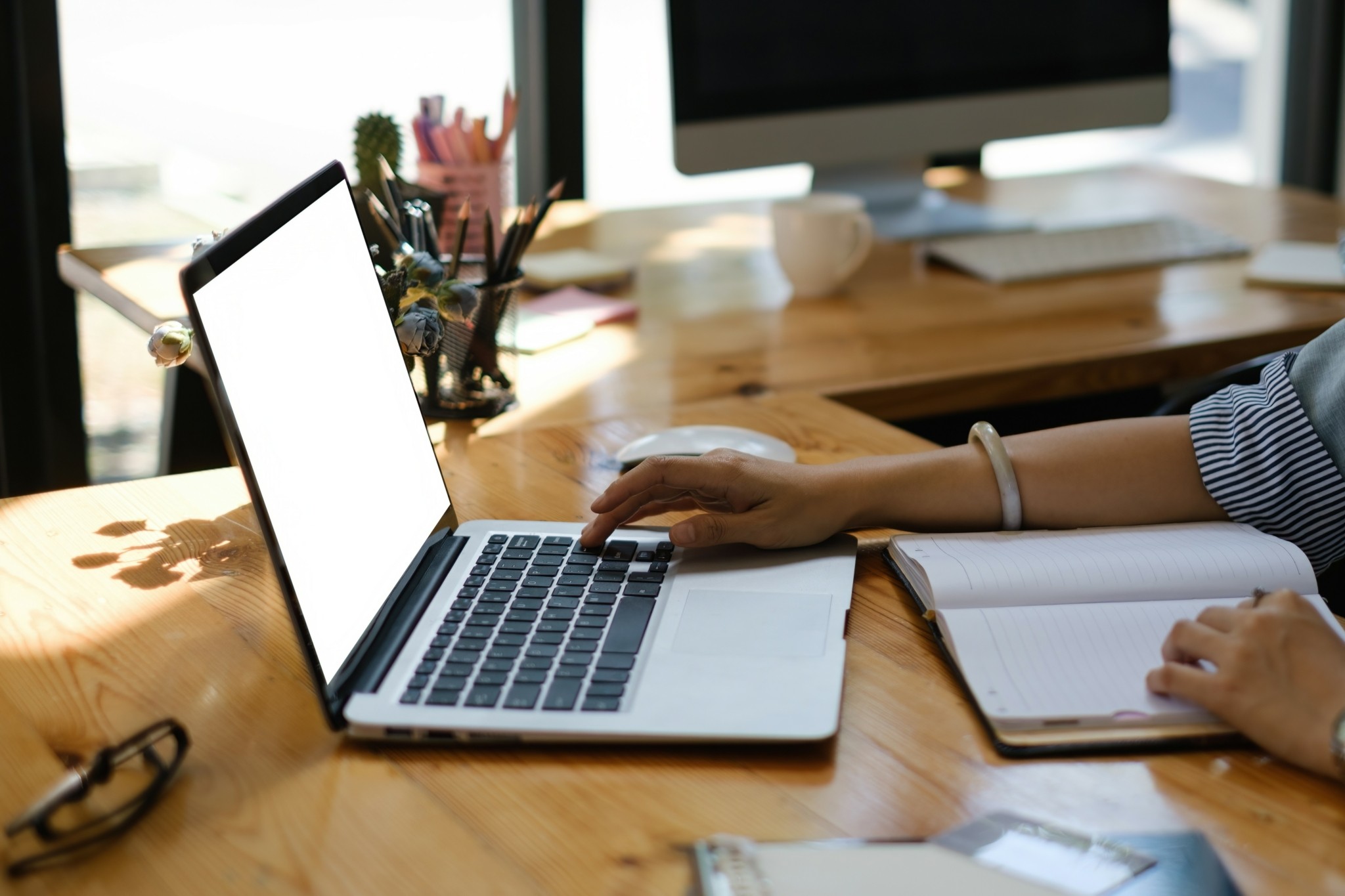 Μην αφήσετε τους χάκερ να σας χαλάσουν το καλοκαίρι: Συμβουλές της Kaspersky για ασφαλέστερη εξ αποστάσεως εργασία