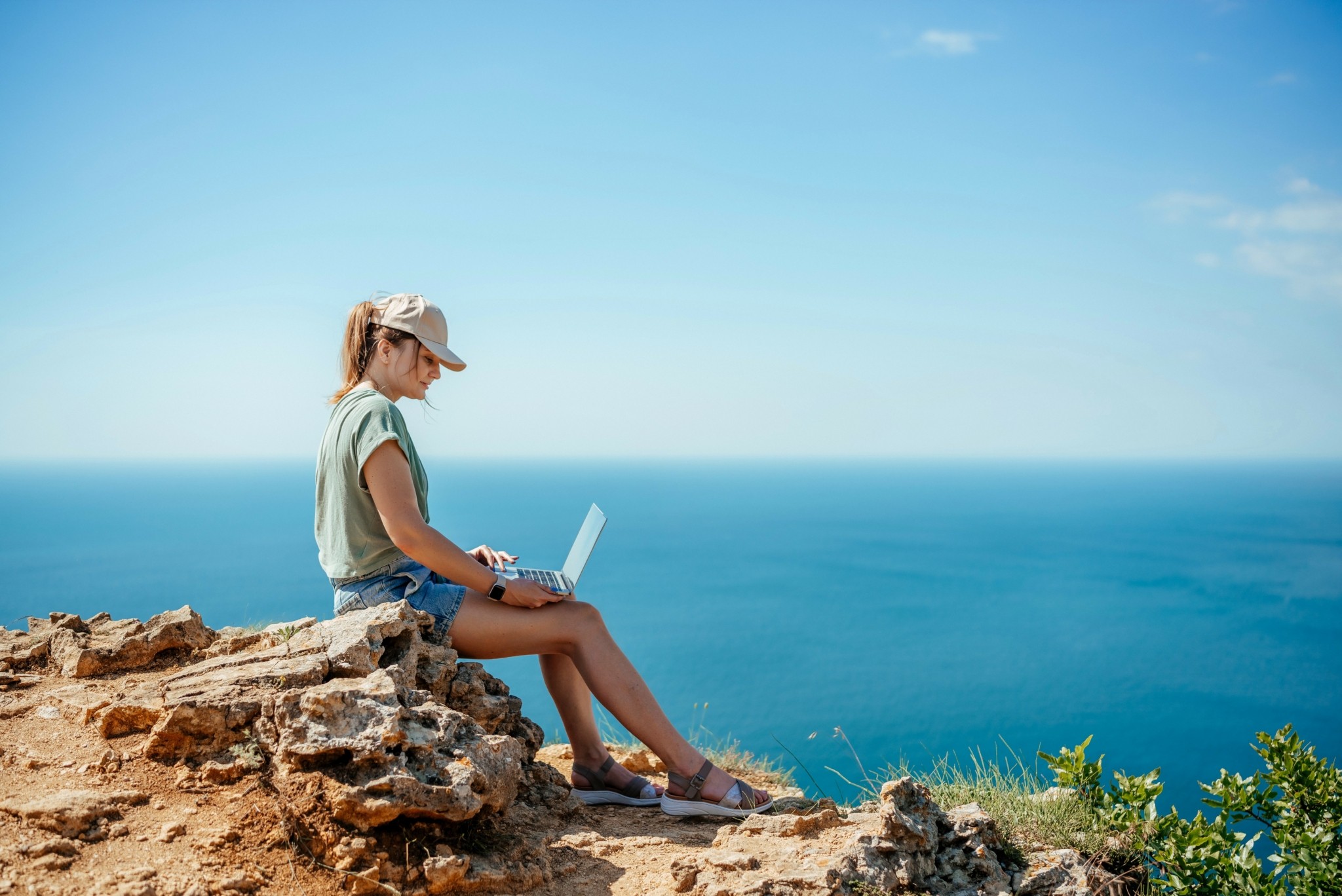 Digital nomads: Η νέα τάση όπου 20 εργάσιμες ώρες φέρνουν οικονομική άνεση στους millennials