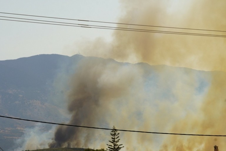 Μεγάλη φωτιά στην Κεφαλονιά – Εκκενώνονται τρία χωριά κοντά στο Αργοστόλι (upd)