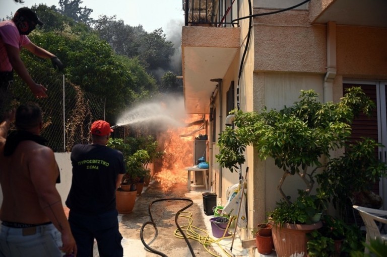 Πέντε μέτρα στήριξης για τους πυρόπληκτους του καλοκαιριού – Τι προβλέπουν για επίδομα στέγασης, ΕΝΦΙΑ και επιχειρήσεις