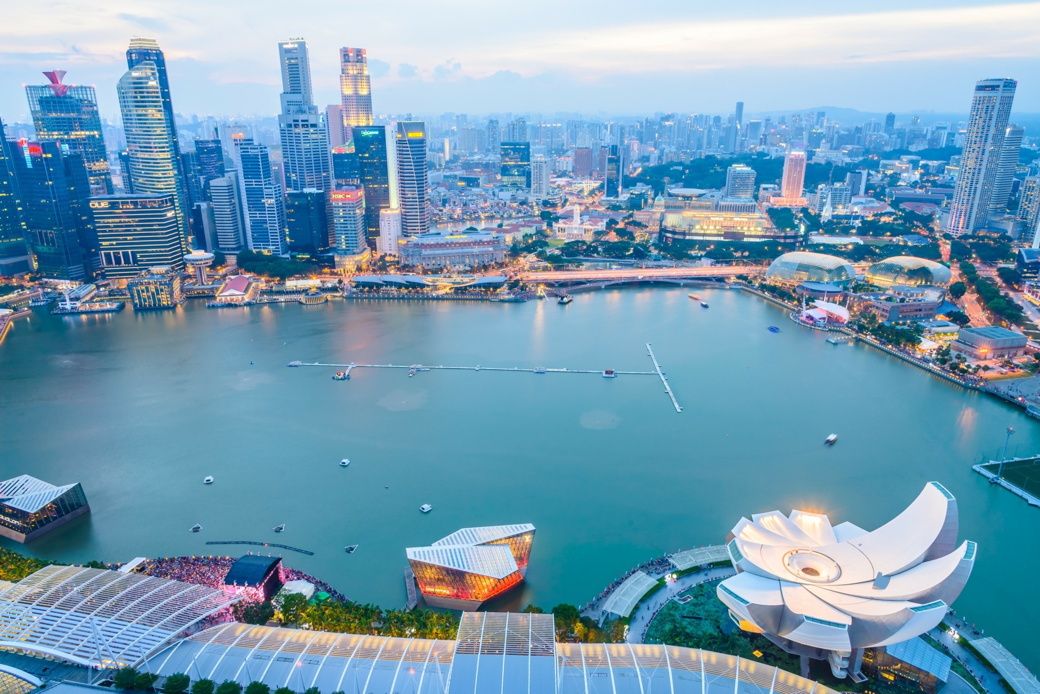 Σιγκαπούρη: Πράσινη στροφή με στόχο 6 GW καθαρής ενέργειας έως το 2035