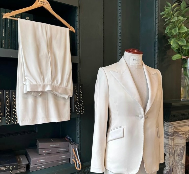 Λονδίνο: 5 ατελιέ για το τέλειο γυναικείο χειροποίητο κοστούμι