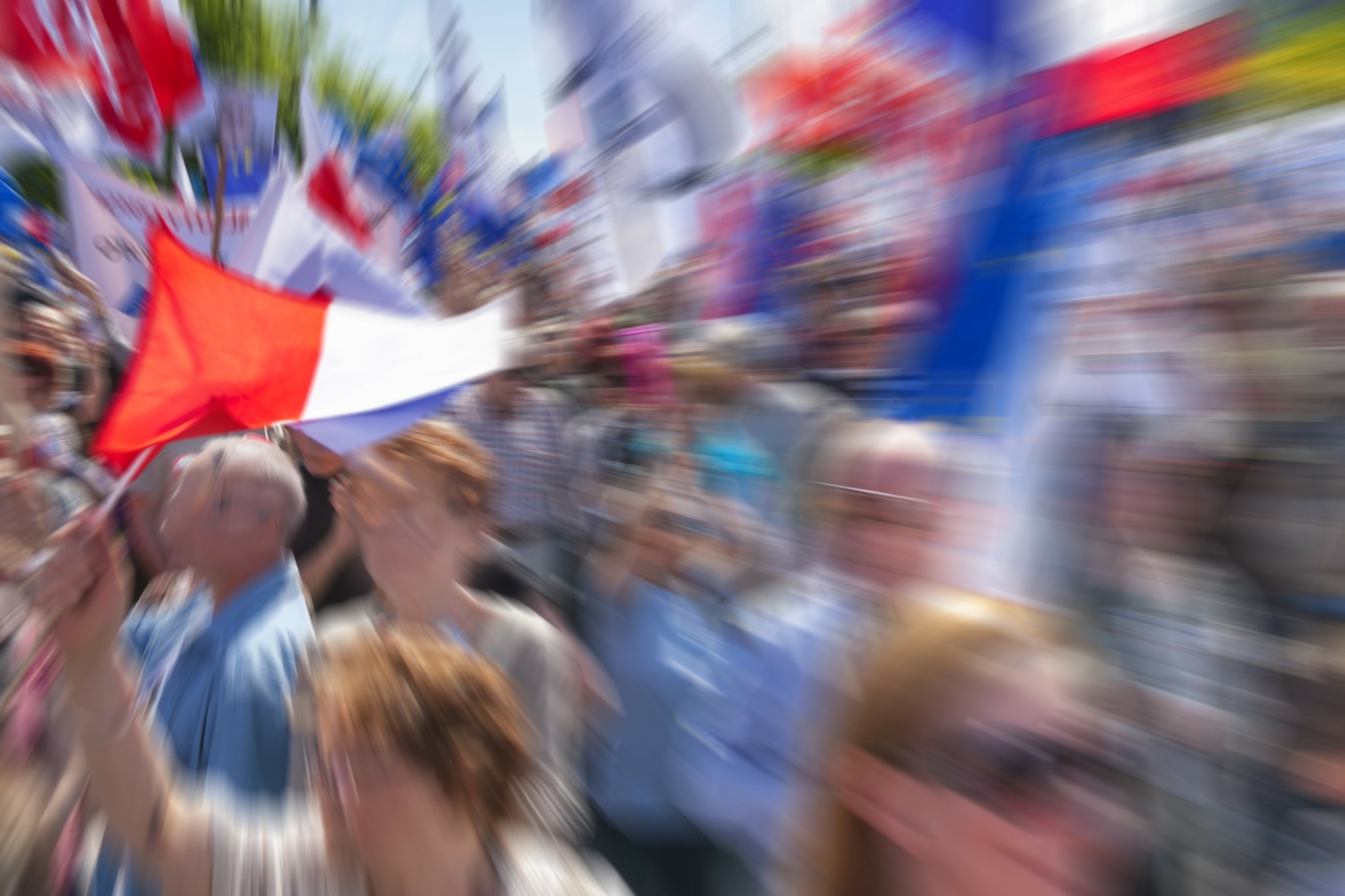 Γαλλία: Το 63% ζητά διάλυση Βουλής – Σε κίνδυνο η κυβέρνηση Μπαϊρού