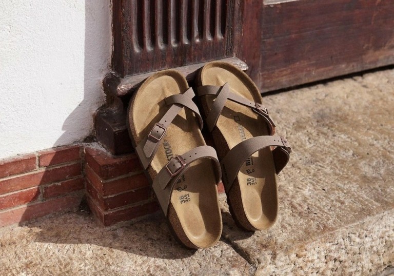 Birkenstock: Ανοδος σε κέρδη και πωλήσεις με premium στρατηγική