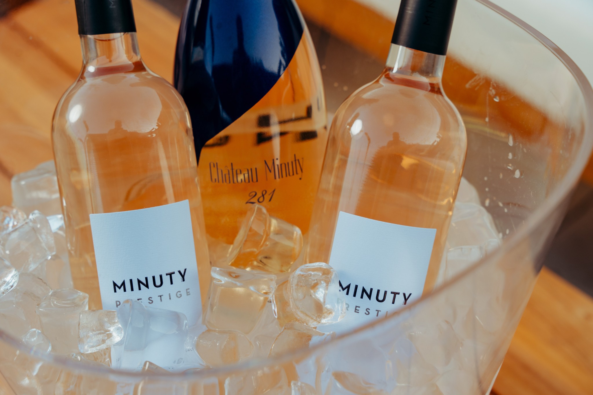 Το πιο όμορφο μπαρ του καλοκαιριού: Villa Minuty στο Daios Cove