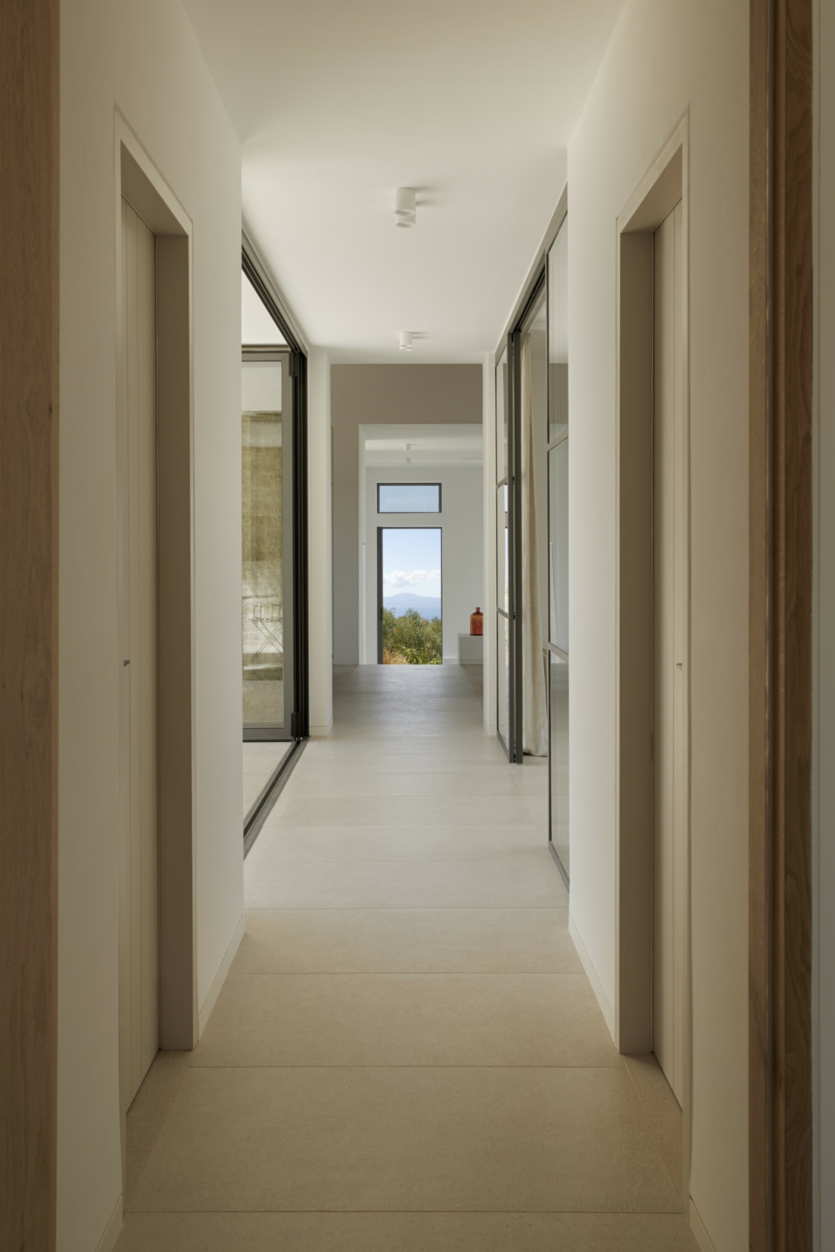 Μια πανέμορφη πέτρινη κατοικία καταφύγιο ηρεμίας μέσα σε έναν ελαιώνα στη Μαντίνεια