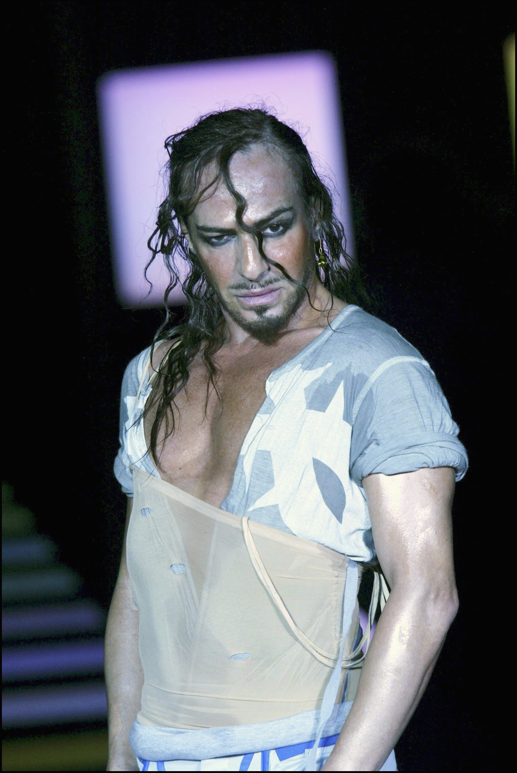 Χαρισματικός και αυτοκαταστροφικός: Αυτή είναι η ιστορία του John Galliano