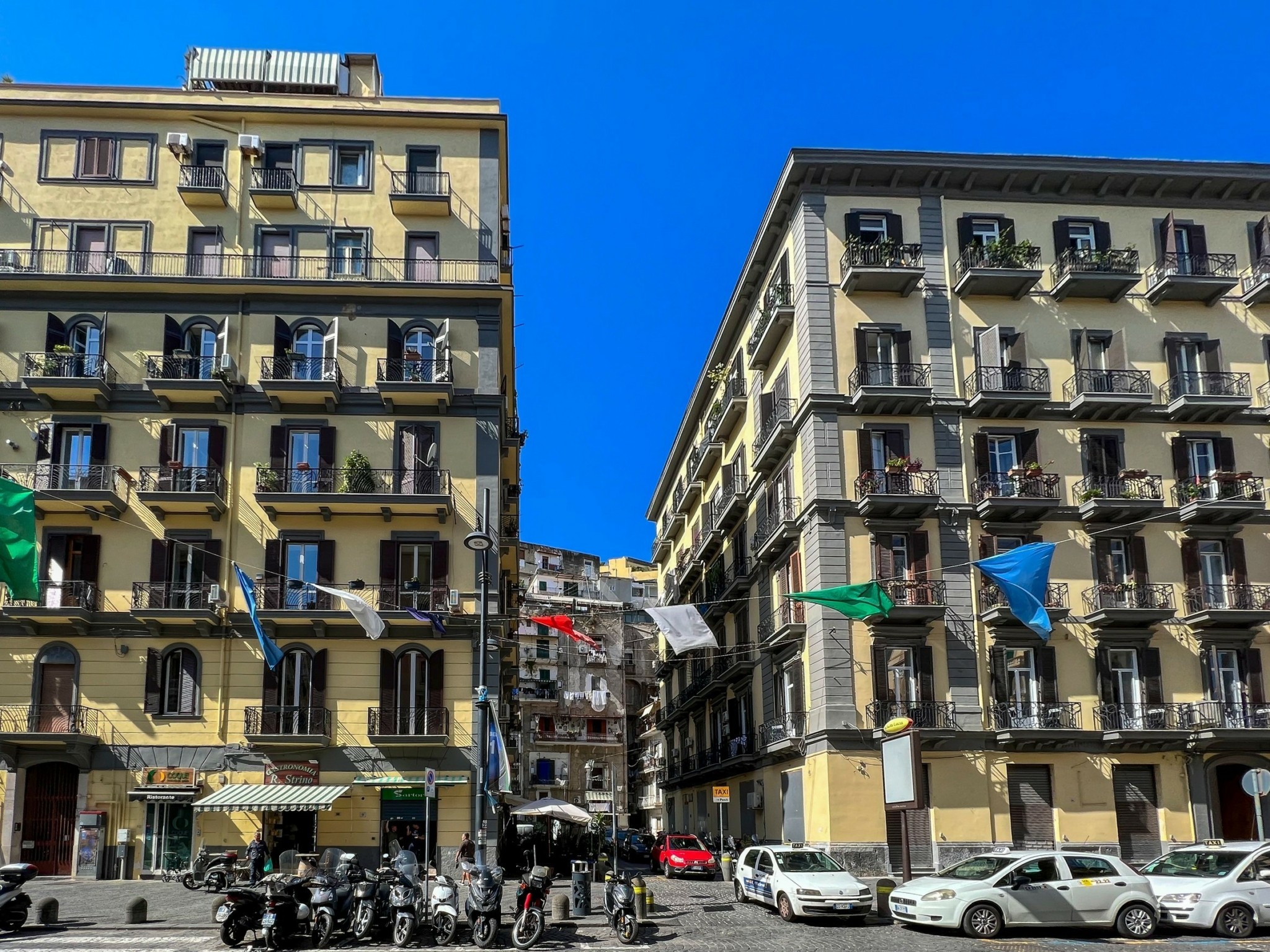 Πώς ο υπερτουρισμός «σκοτώνει» τις πόλεις τις Μεσογείου