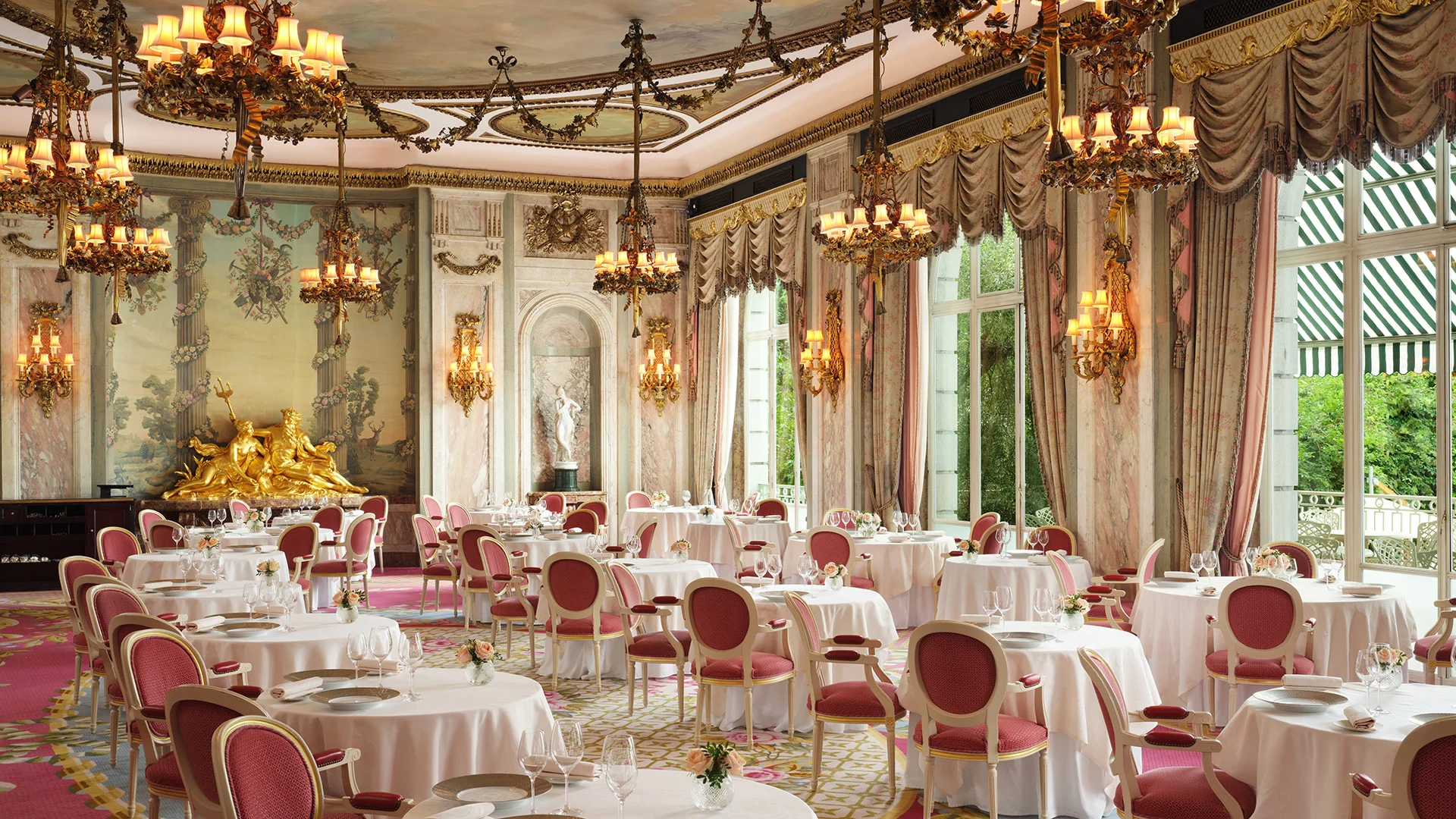 The Ritz London: Η ιστορία, η εμπειρία και η σφραγίδα του Καρόλου