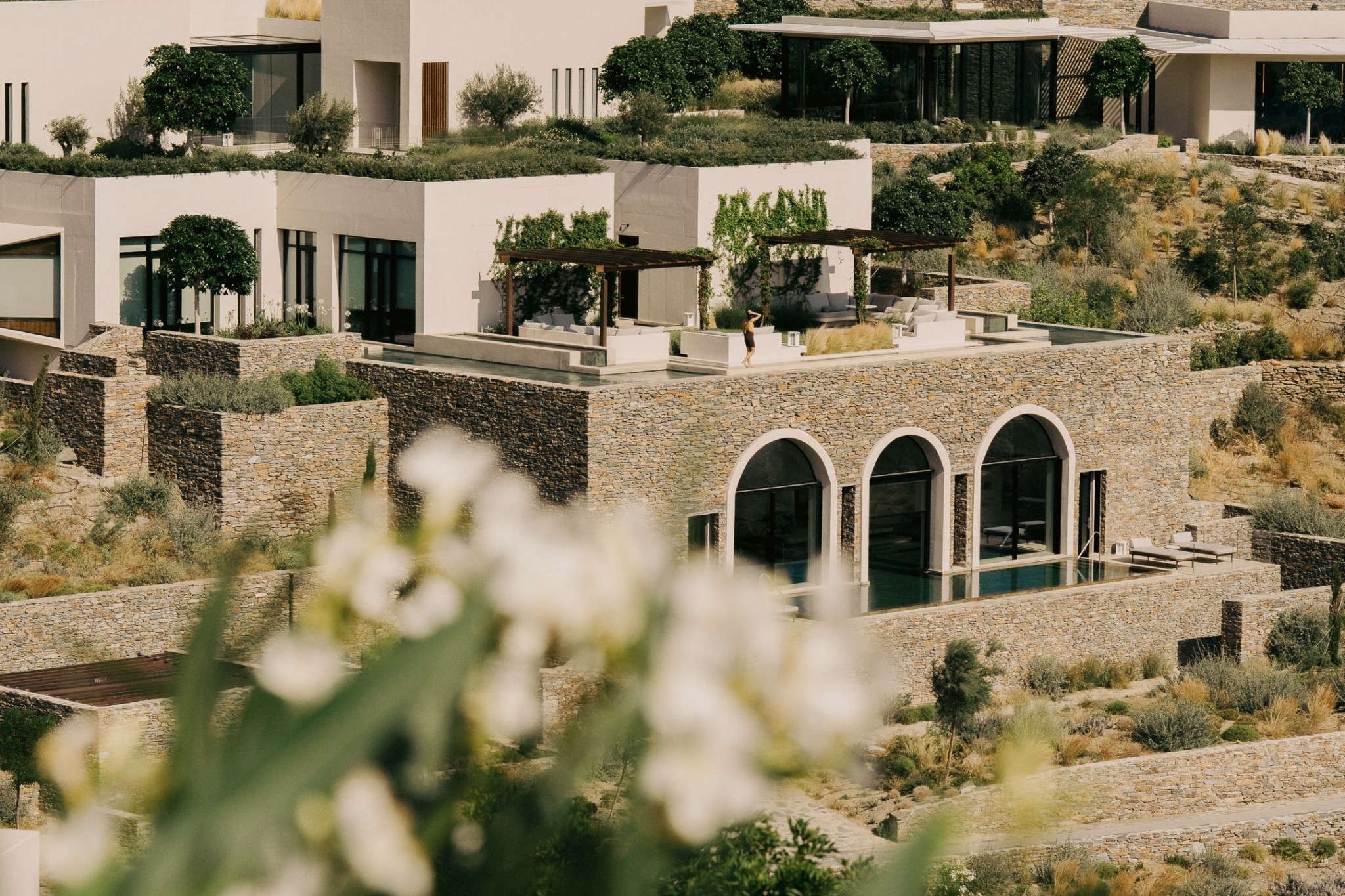 Ένα resort υψηλής αισθητικής και πολυτέλειας, σε μια από τις πιο όμορφες παραλίες της Κέας