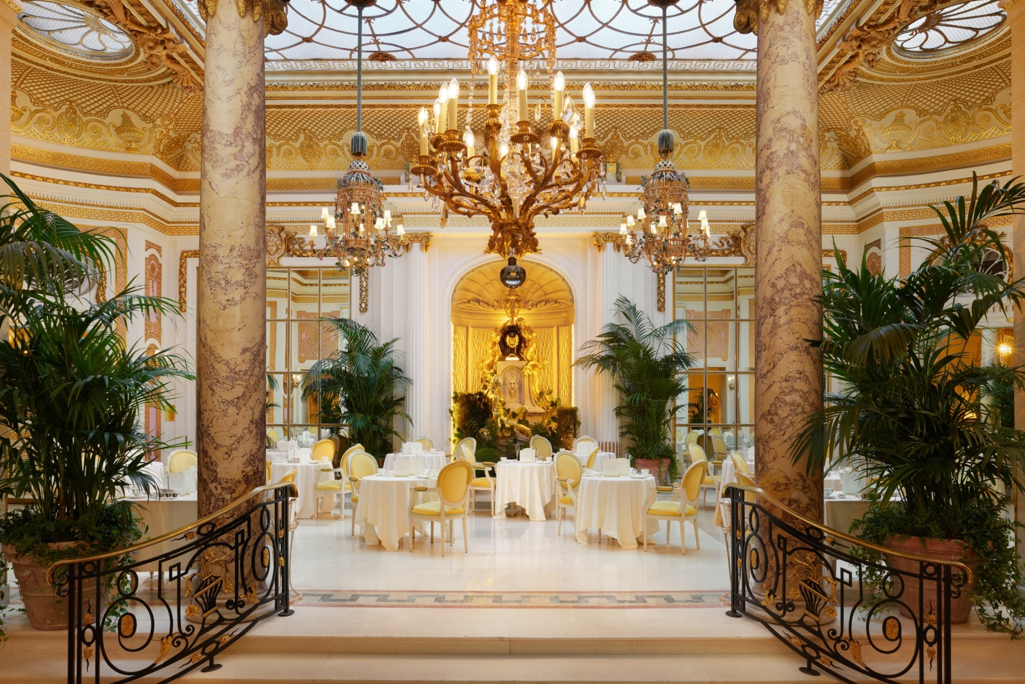 The Ritz London: Η ιστορία, η εμπειρία και η σφραγίδα του Καρόλου