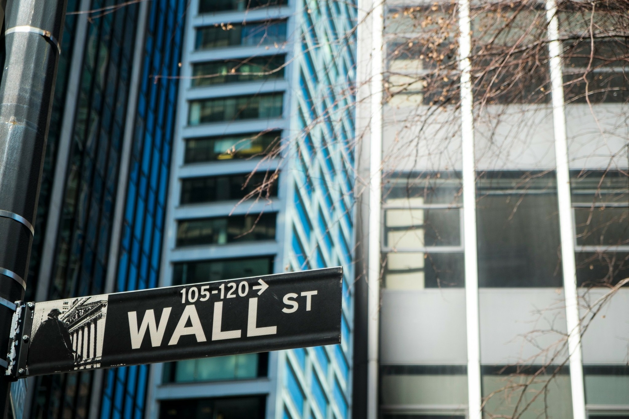 Wall Street: H πτώση των μετοχών τεχνολογίας υποδεικνύει την ευπάθεια των εταιρειών ΤΝ (πίνακες)