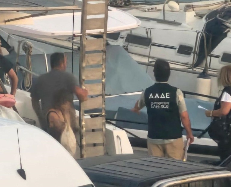 ΑΑΔΕ – Επιχείρηση «Κρουαζιέρα θα σε πάω»: Φοροδιαφυγή πολλαπλών επιπέδων σε ημερόπλοια της Σαντορίνης (pics)