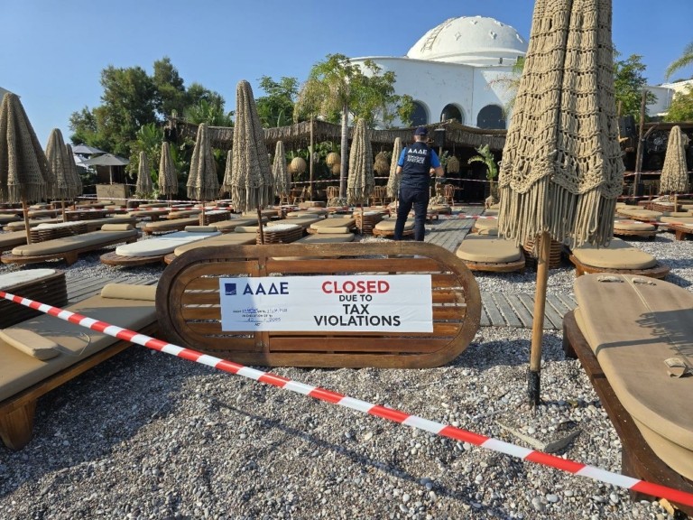 ΑΑΔΕ: Λουκέτο και πρόστιμο €10.500 σε γνωστό beach restaurant στην Ρόδο 