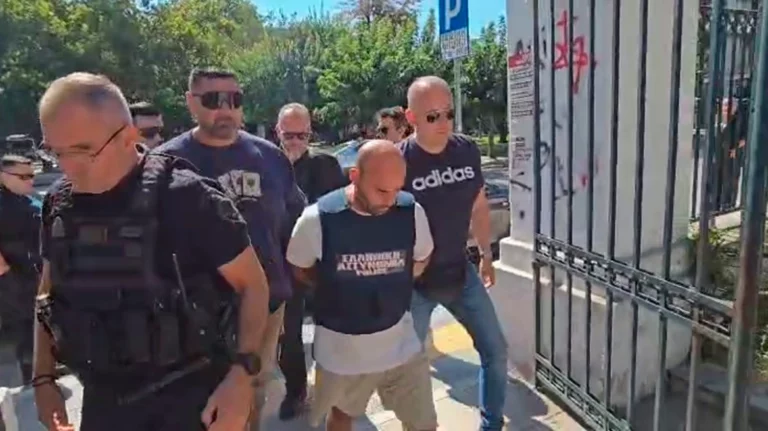 Βόλος: Προθεσμία να απολογηθεί την Τρίτη έλαβε ο 40χρονος συζυγοκτόνος (vid) (upd)