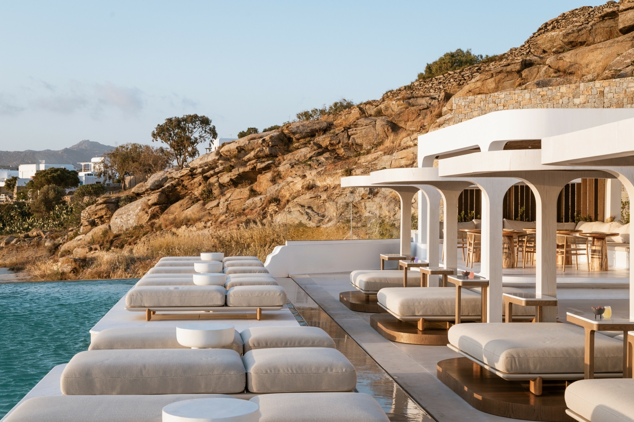 Το έργο και το νέο-Κυκλαδικό όραμα ενός διαφορετικού αρχιτεκτονικού γραφείου