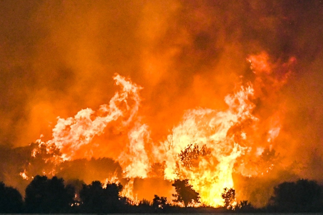 Φωτιές: Ολονύχτια μάχη με τις φλόγες σε Αχαΐα, Χίο, Πρέβεζα, Ζάκυνθο, Άρτα και Βόνιτσα (upd)