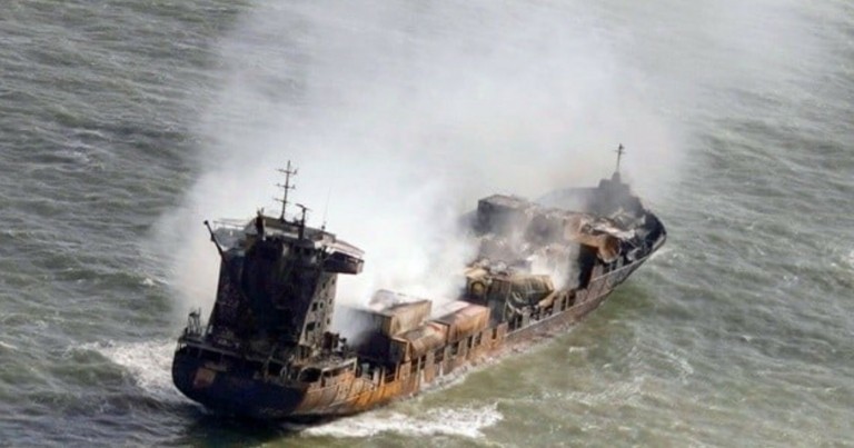 Πυρκαγιές σε πλοία εμπορευματοκιβωτίων και Ro-Ro: Κρίσιμη προειδοποίηση για τα ελληνικά λιμάνια