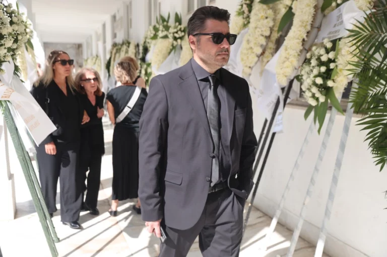 Το τελευταίο αντίο στον Δημήτρη Κωνσταντάρα στο Α’ Νεκροταφείο