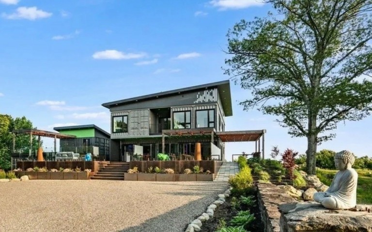 Αρχιτεκτονικό πρότζεκτ 15 κοντέινερ: Στην αγορά έναντι 5,2 εκατ. δολαρίων (pics)