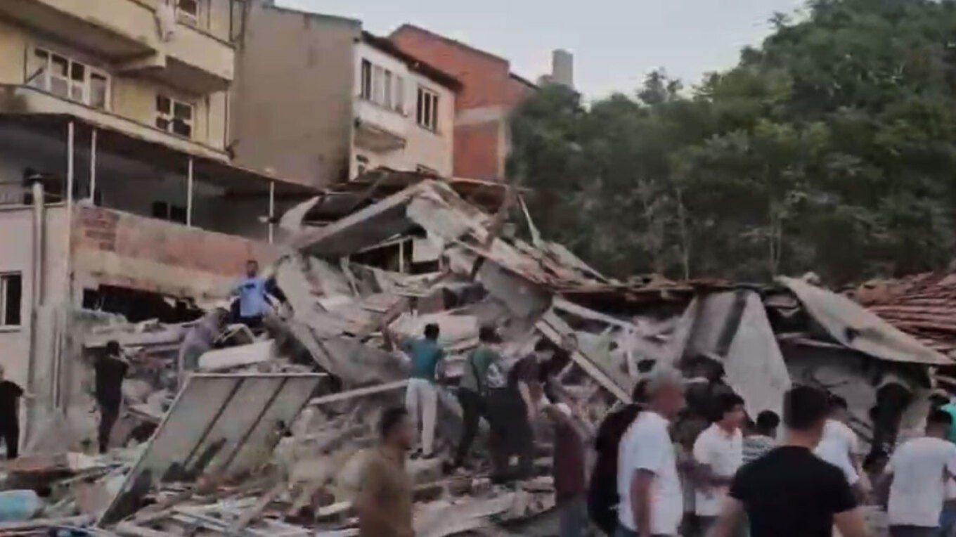 Σεισμός 6,1 Ρίχτερ στην Τουρκία – Κατέρρευσε κτίριο στην Μπαλικεσίρ – Αισθητός στα νησιά του ανατολικού Αιγαίου