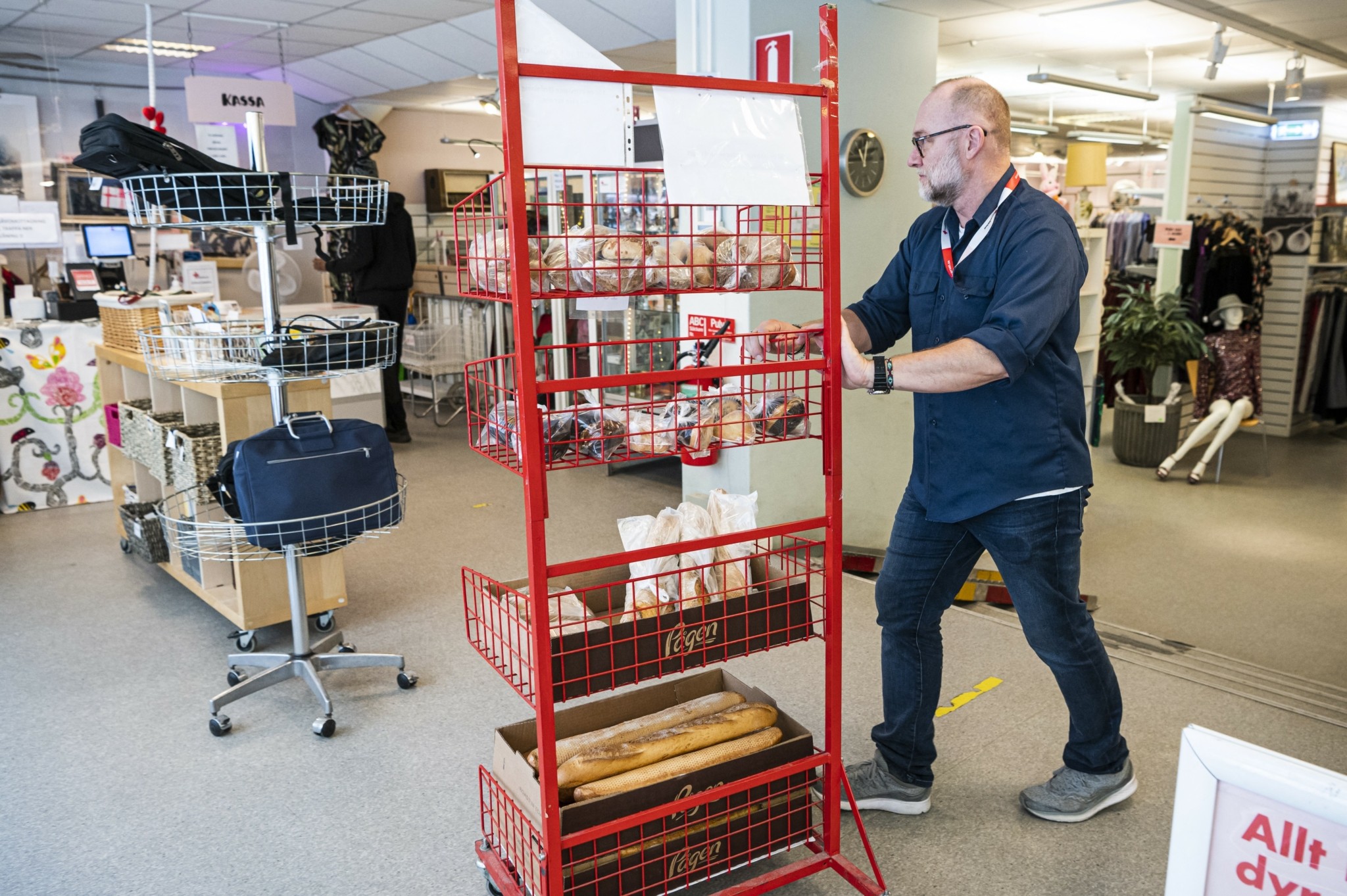 Σουηδία: Μειώνει στο μισό τον ΦΠΑ στα τρόφιμα από το 2026 – Πακέτο στήριξης 80 δισ. κορώνες