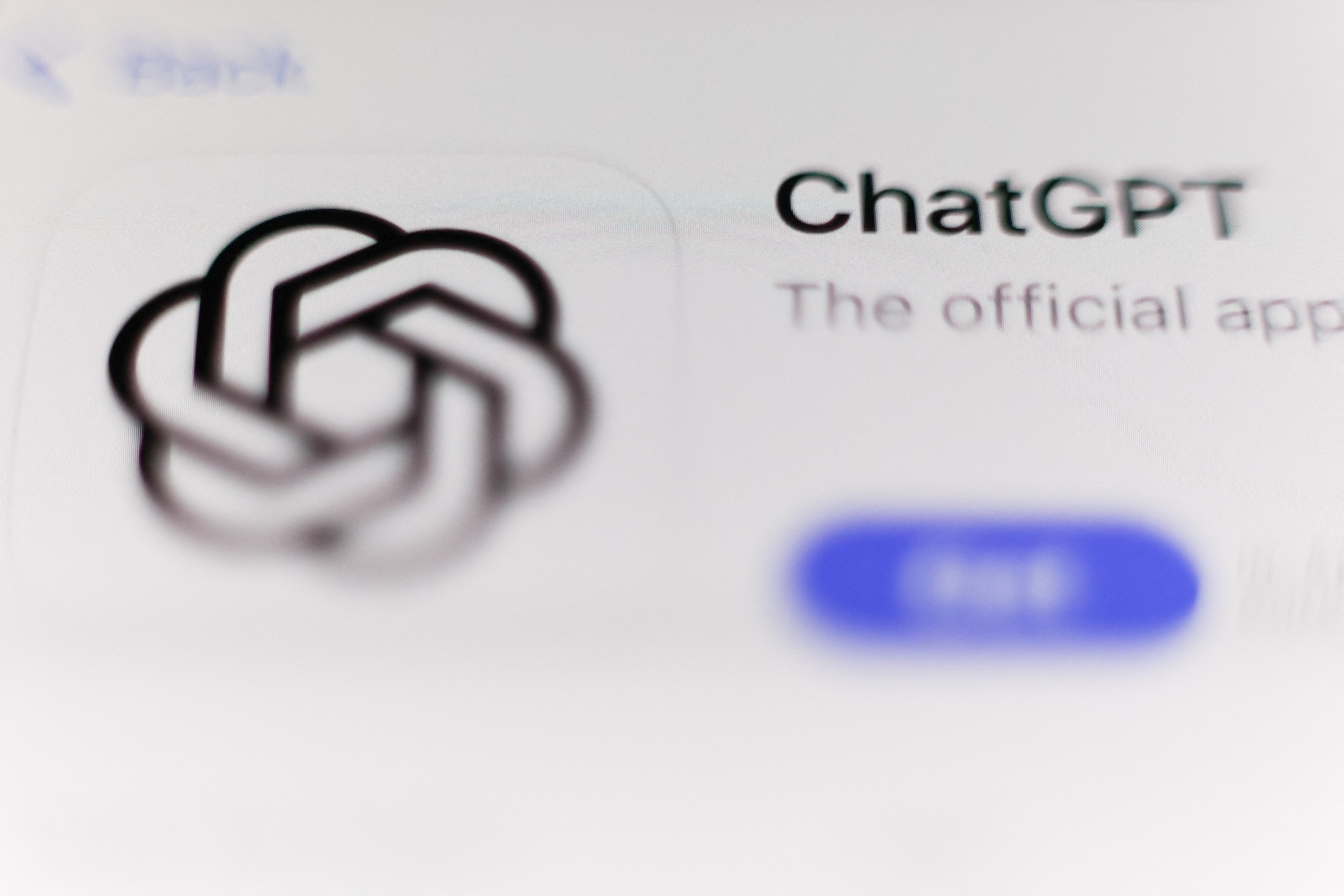 Politico: Σε νομικό κενό η Ευρώπη για τη ρύθμιση του ChatGPT