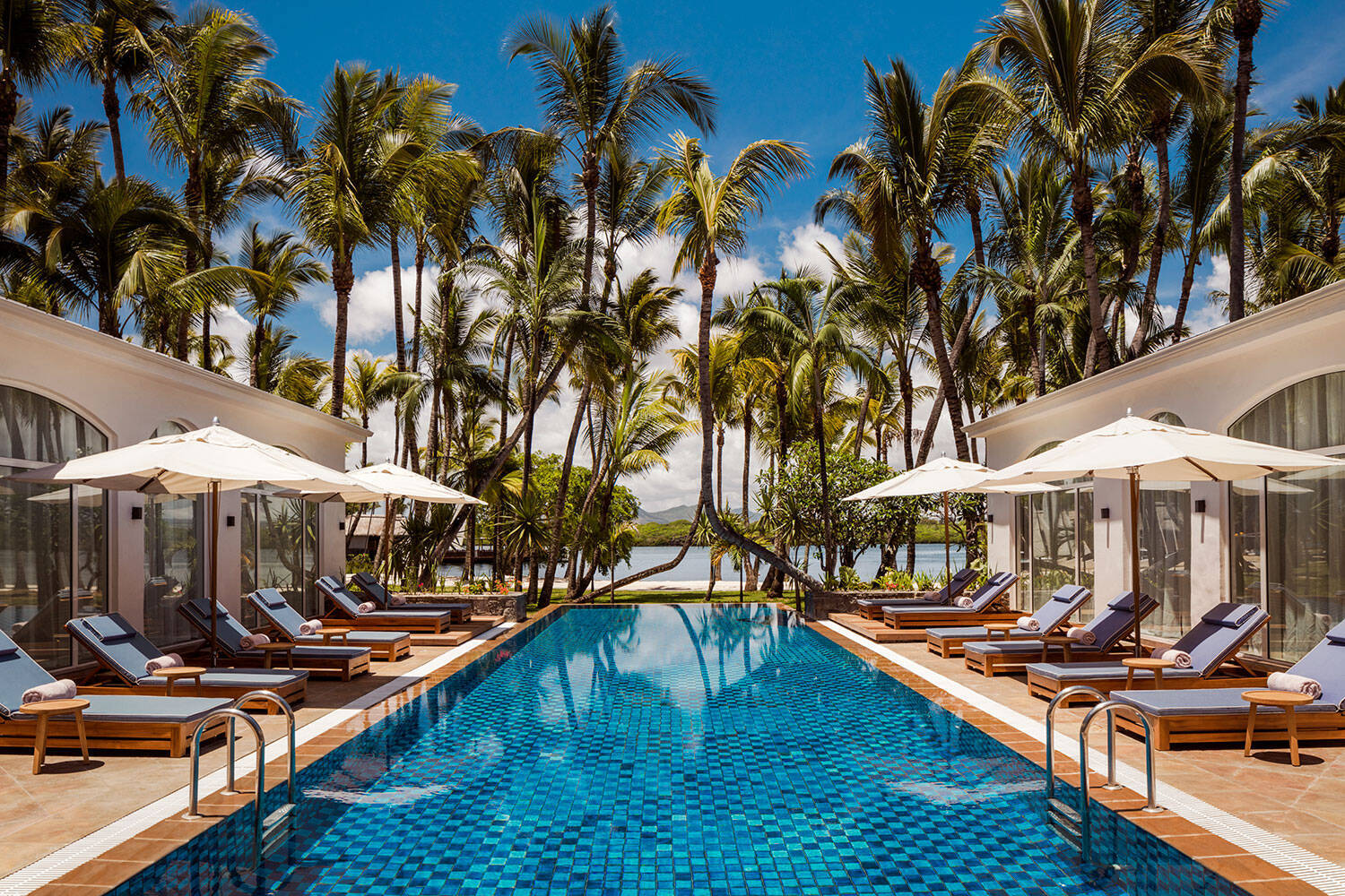 Νέα εφαρμογή: Tinder των πλουσίων ή Bumble για ταξιδιώτες