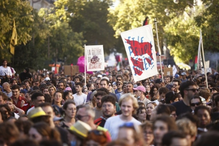 Γαλλία: Με απεργιακές κινητοποιήσεις απειλούν οκτώ συνδικάτα και ζητούν συνάντηση με Λεκορνί