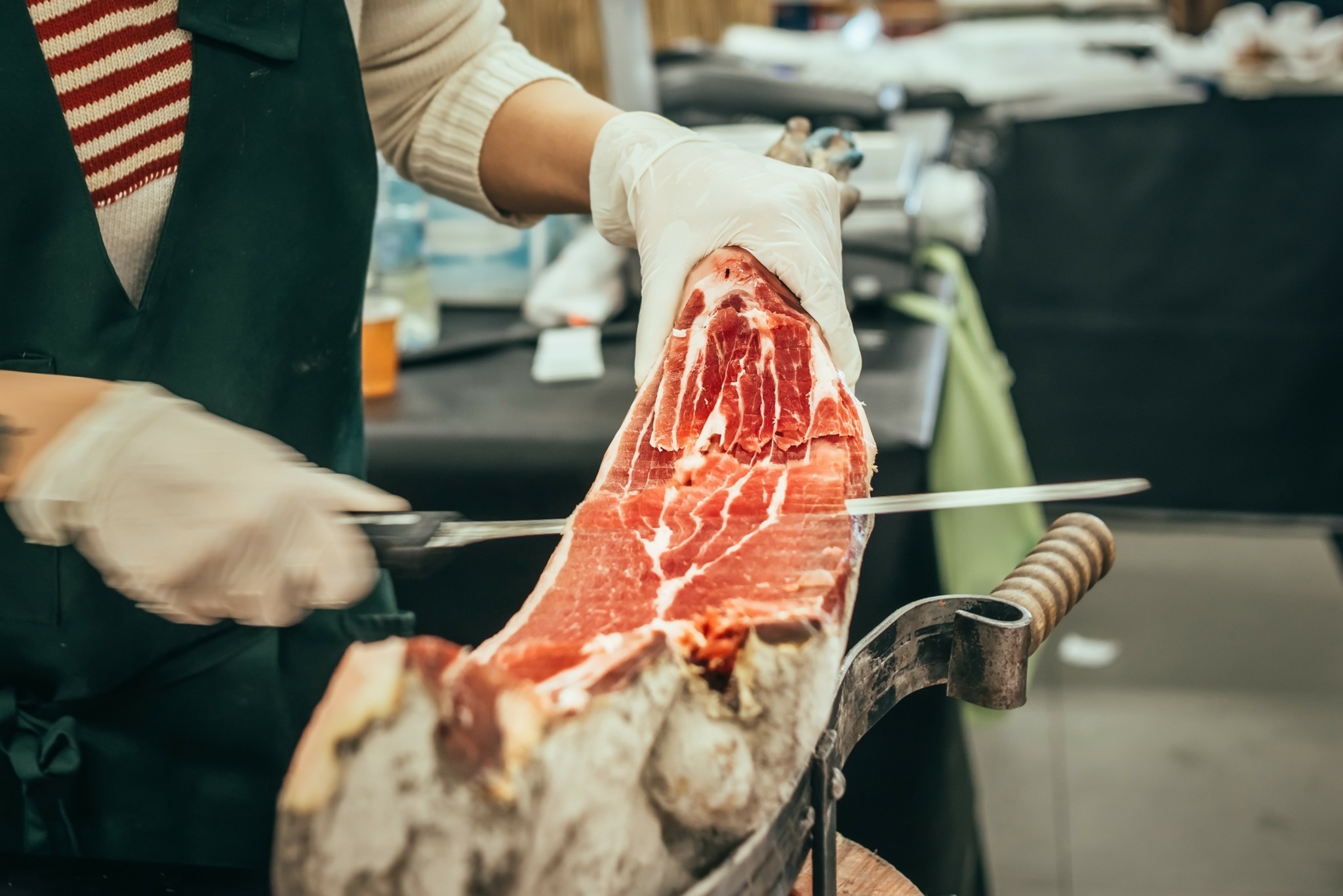 Σαρώνει η ακρίβεια στο κρέας: Το μοσχαρίσιο φτάνει τα 20 ευρώ το κιλό – Ανατιμήσεις έως 50% (vid)