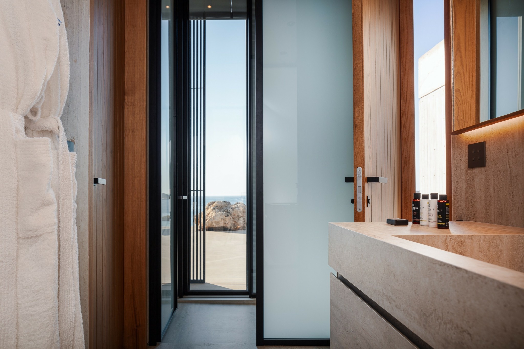 Villa Beach Rock: Η εμπειρία σε μια εντυπωσιακή βίλα στο Ακρωτήρι της Κρήτης