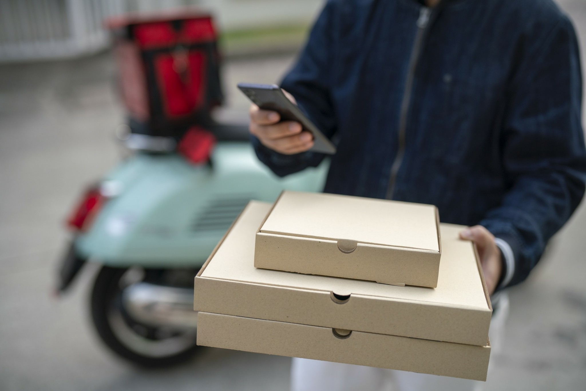 Ρούχα, φαγητό και φαρμακείο: Ολοι αγοράζουν από ελληνικά e-shops