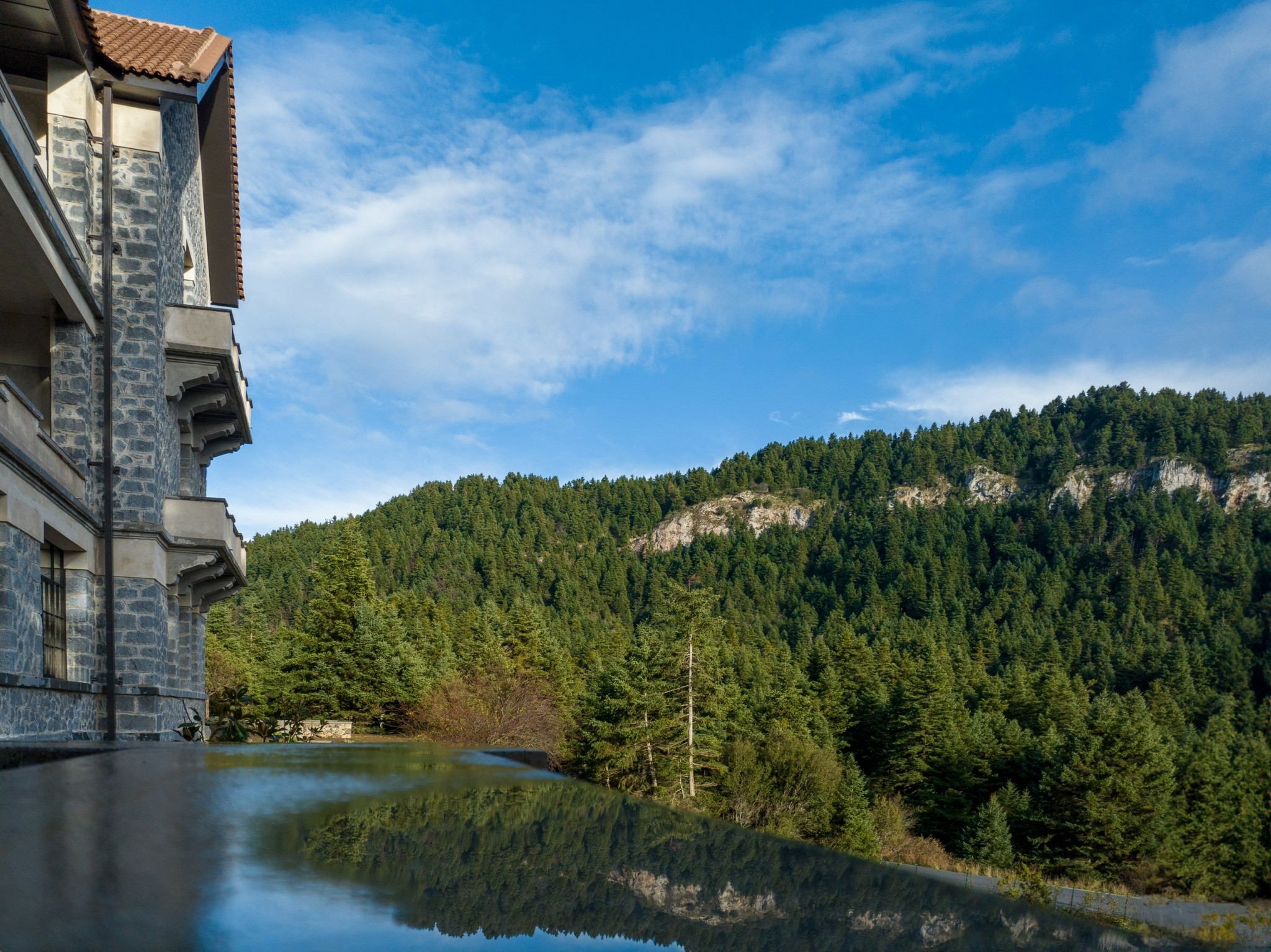 Ολοι συνεχίζουν να μιλούν για το Manna Arcadia: Ο άνθρωπος και η ιστορία πίσω από το σανατόριο που έγινε πολυτελές ξενοδοχείο