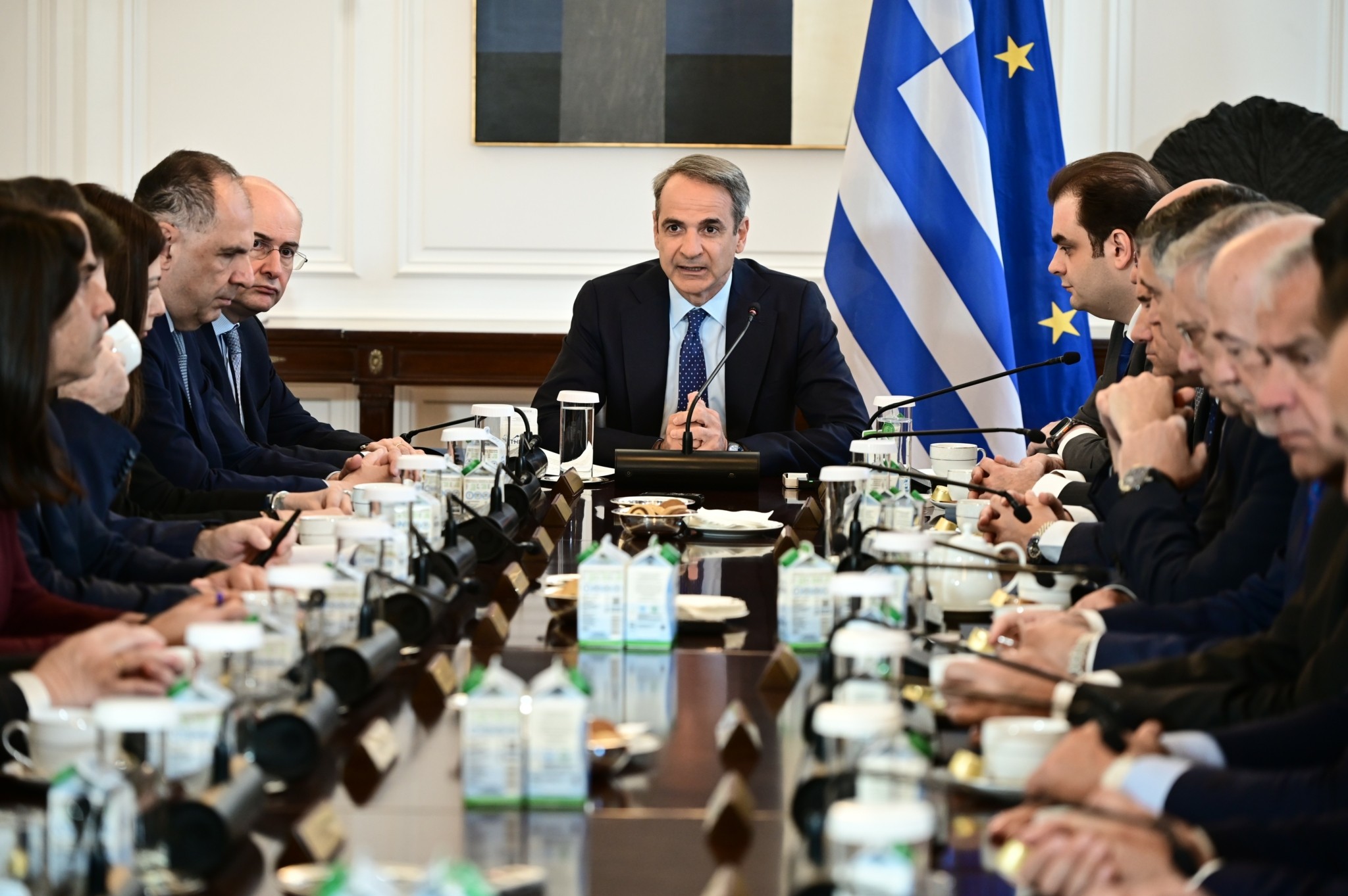 Μητσοτάκης στο Υπουργικό: 4 εκατ. πολίτες θα δουν μόνιμες αυξήσεις – Mάχη για την αλήθεια, από τα Τέμπη μέχρι την εξωτερική πολιτική (upd)