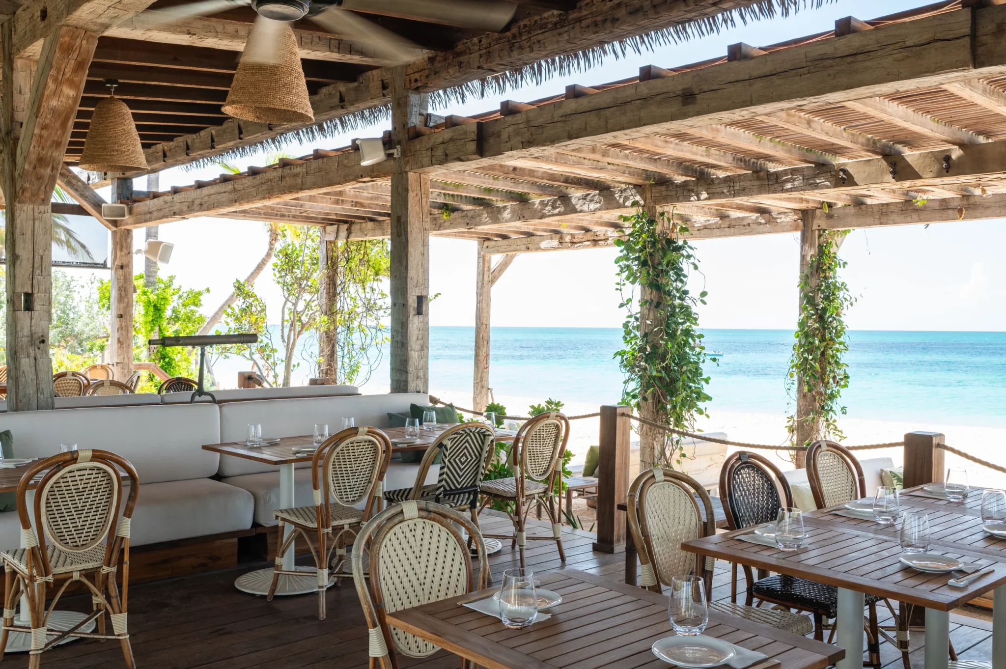 Nobu Beach: Το νέο ξενοδοχείο του Ρόμπερτ Ντε Νίρο στην αγαπημένη παραλία της πριγκίπισσας Νταϊάνα