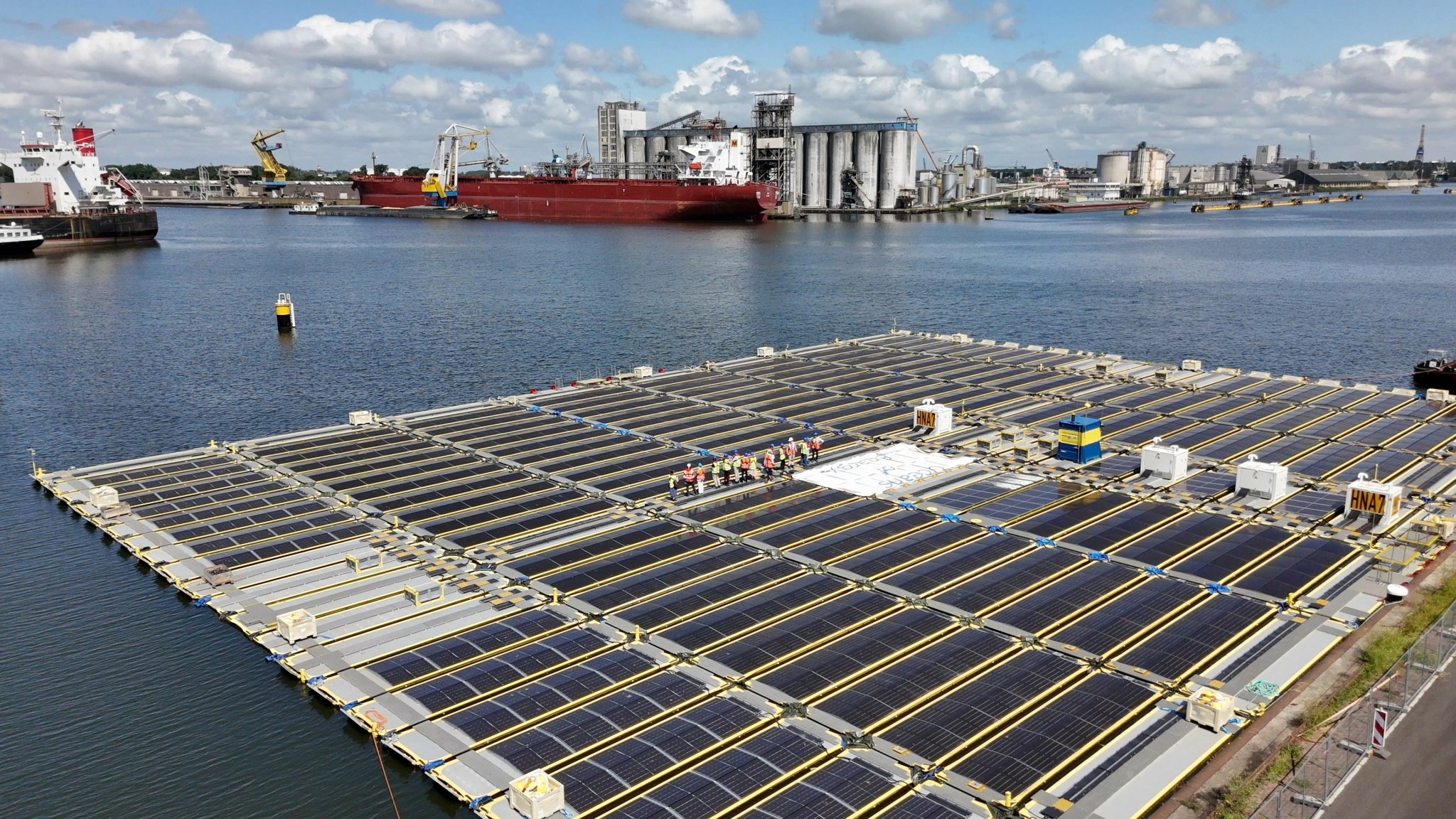 Nymphaea Aurora: Το πρώτο εμπορικό υπεράκτιο φωτοβολταϊκό μεταξύ ανεμογεννητριών