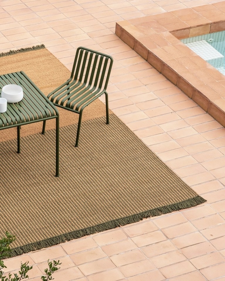 Τα περιζήτητα χαλιά που σχεδιάζονται σε ένα ασυνήθιστο εργαστήρι