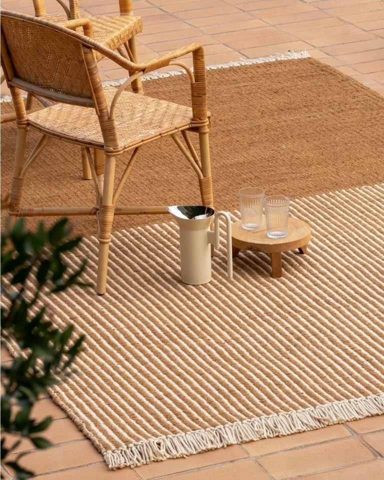 Τα περιζήτητα χαλιά που σχεδιάζονται σε ένα ασυνήθιστο εργαστήρι