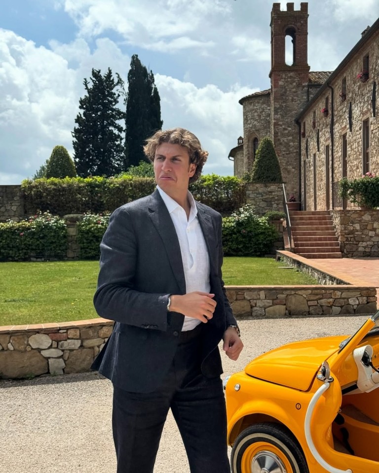 O influencer που σαρκάζει τους πλούσιους έγινε ο ίδιος ένα brand πολυτελείας