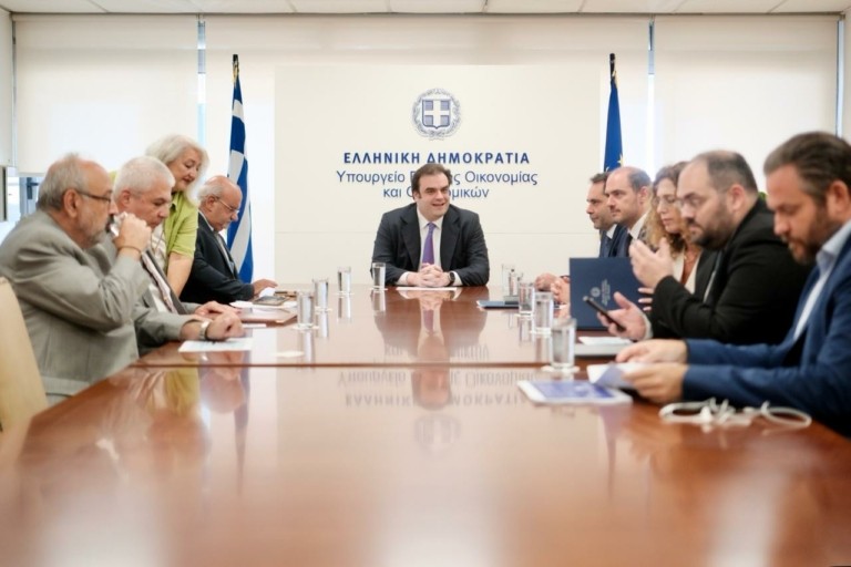 Πιερρακάκης: Μηδενικός φόρος για εισόδημα έως 20.000 ευρώ σε πολύτεκνους μισθωτούς και ελεύθερους επαγγελματίες