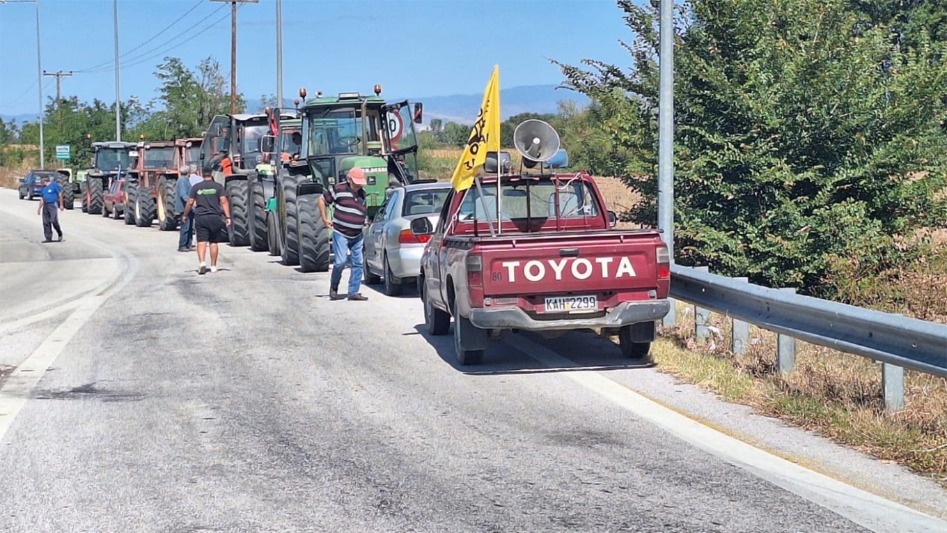 Βγήκαν στους δρόμους οι αγρότες της Θεσσαλίας – Τι ζητούν (pic)