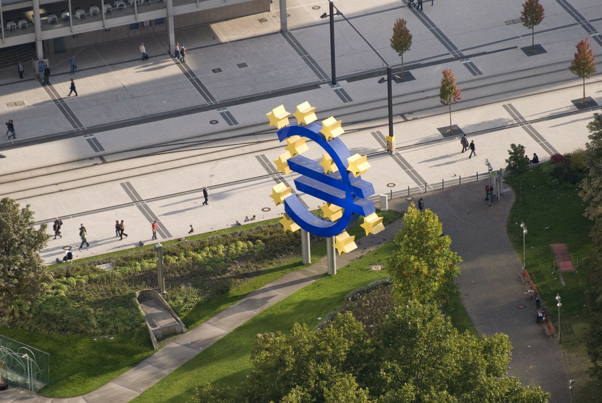 Reuters: Tα πέντε «καυτά» ερωτήματα των αγορών πριν τη συνεδρίαση της ΕΚΤ (πίνακες)