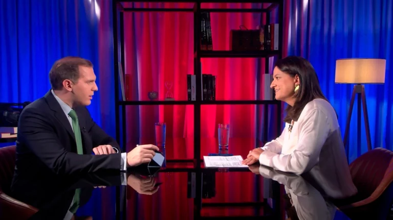 Κεραμέως στο protothema: Τι αλλάζει σε ωράριο, ψηφιακή κάρτα εργασίας, προσλήψεις