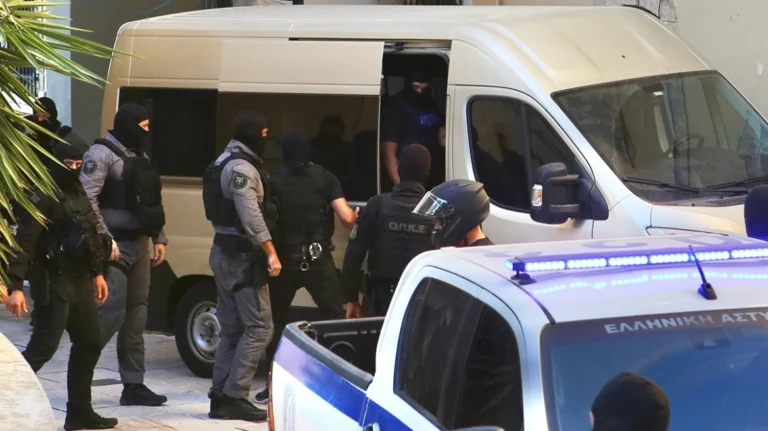 Η μαφία και ο ηγούμενος που ξεπούλησαν και τον «Ζορμπά» – Ναρκωτικά, όπλα, ροζ βίντεο, εκβιασμοί και «άγια ρουσφέτια»