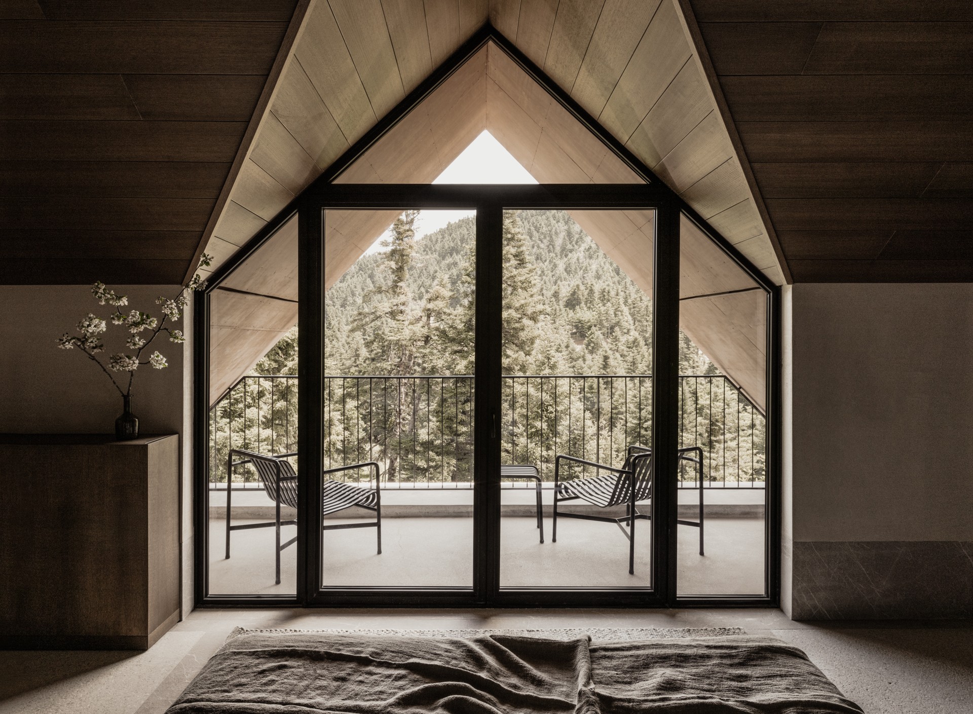 Ολοι συνεχίζουν να μιλούν για το Manna Arcadia: Ο άνθρωπος και η ιστορία πίσω από το σανατόριο που έγινε πολυτελές ξενοδοχείο