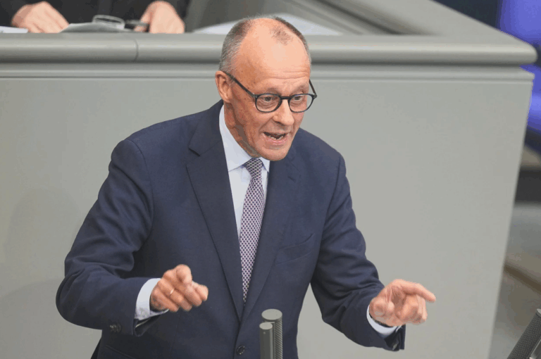 Ο Μερτς ζητά από την ΕΕ να καταργήσει την απαγόρευση θερμικών κινητήρων από το 2035