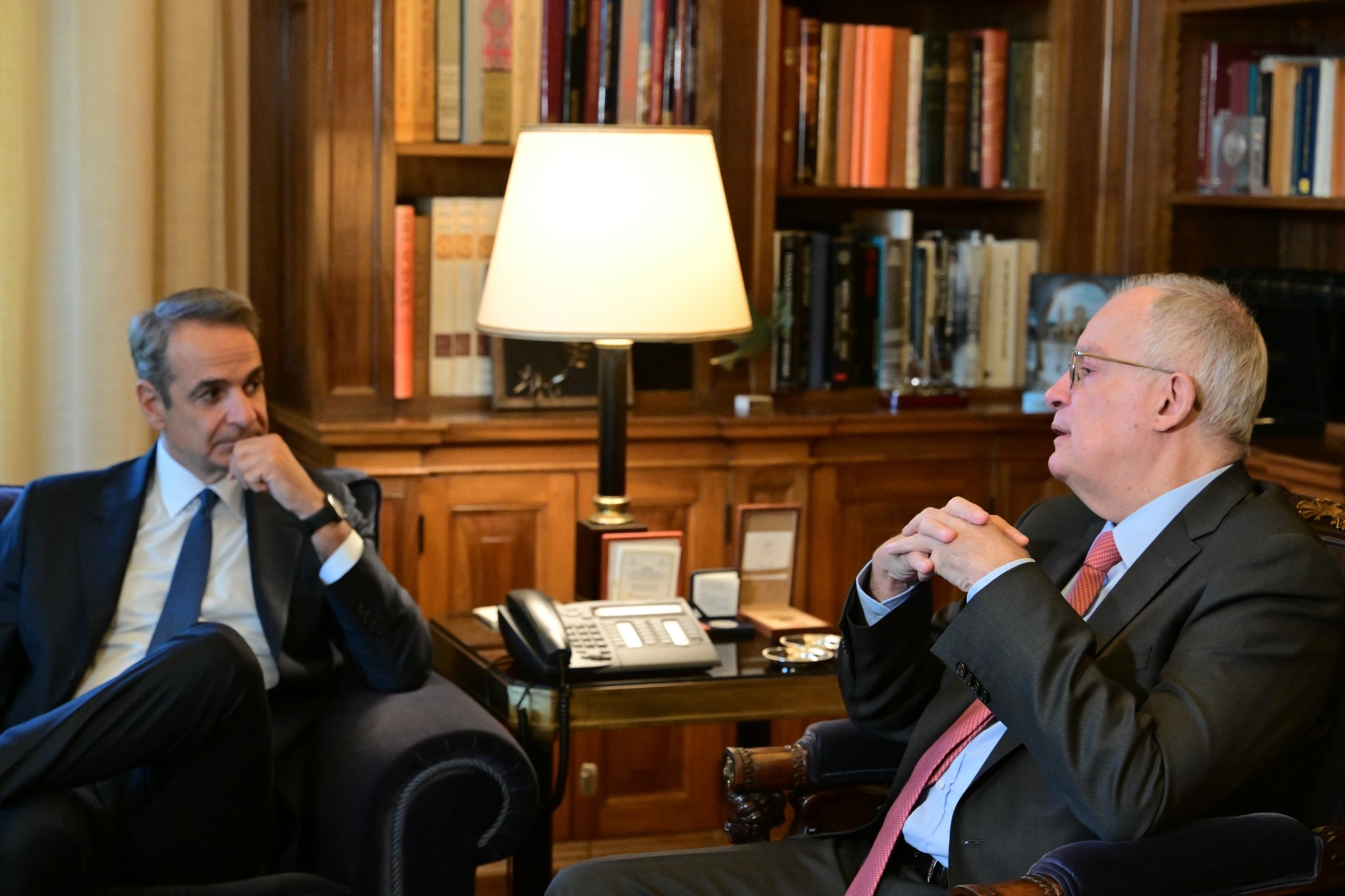 Μητσοτάκης: Μειώνουμε τους φόρους και αυξάνουμε τους μισθούς