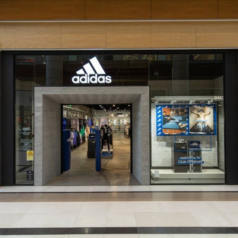 Adidas Hellas: Πώς καταφέρνει και κερδίζει σε διπλό… ταμπλό