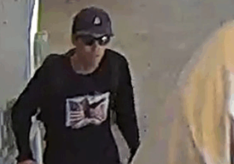 Δολοφονία Τσάρλι Κερκ: Στη δημοσιότητα φωτογραφία του – Επικήρυξη από το FBI (tweet) (upd)